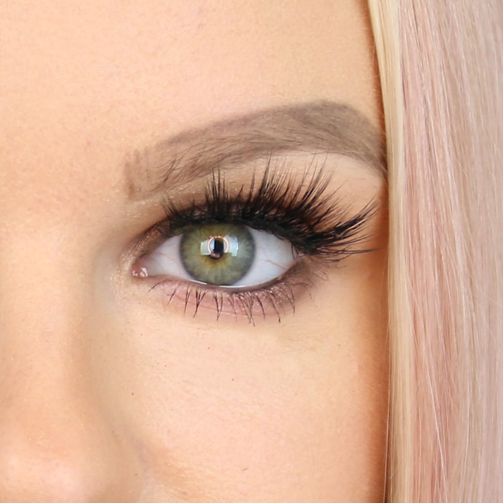 TREAT YOURSELF Mink Lashes LIVI BEAUTY