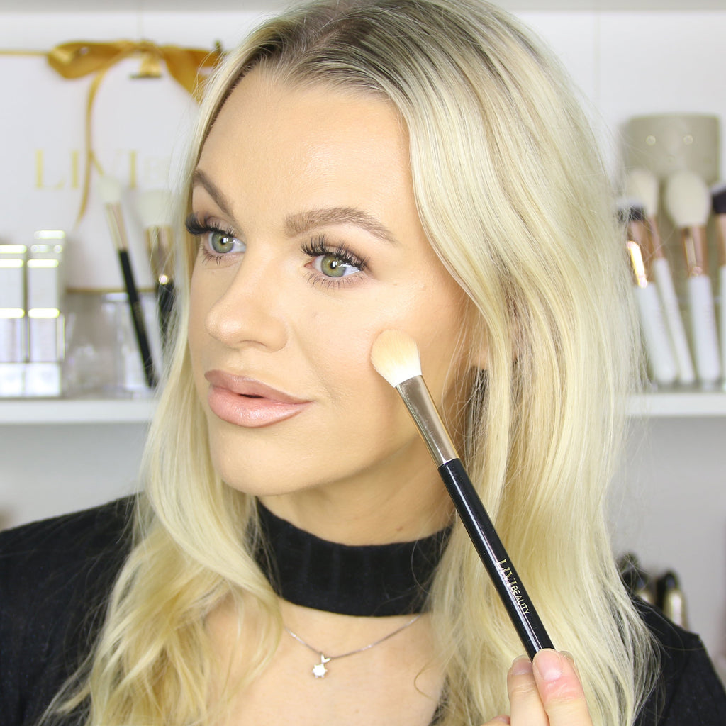 111 THE MULTITASKER BRUSH