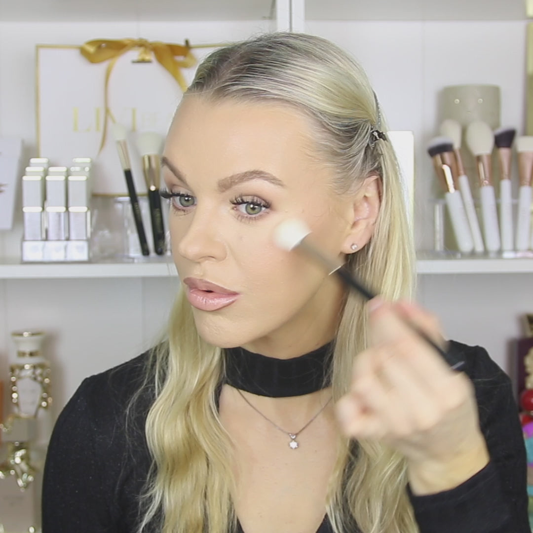 111 THE MULTITASKER BRUSH