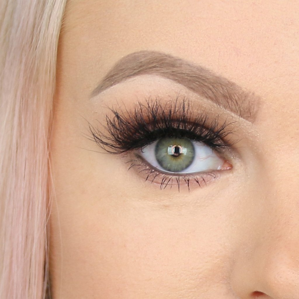 LIFESTYLE Mink Lashes LIVI BEAUTY 