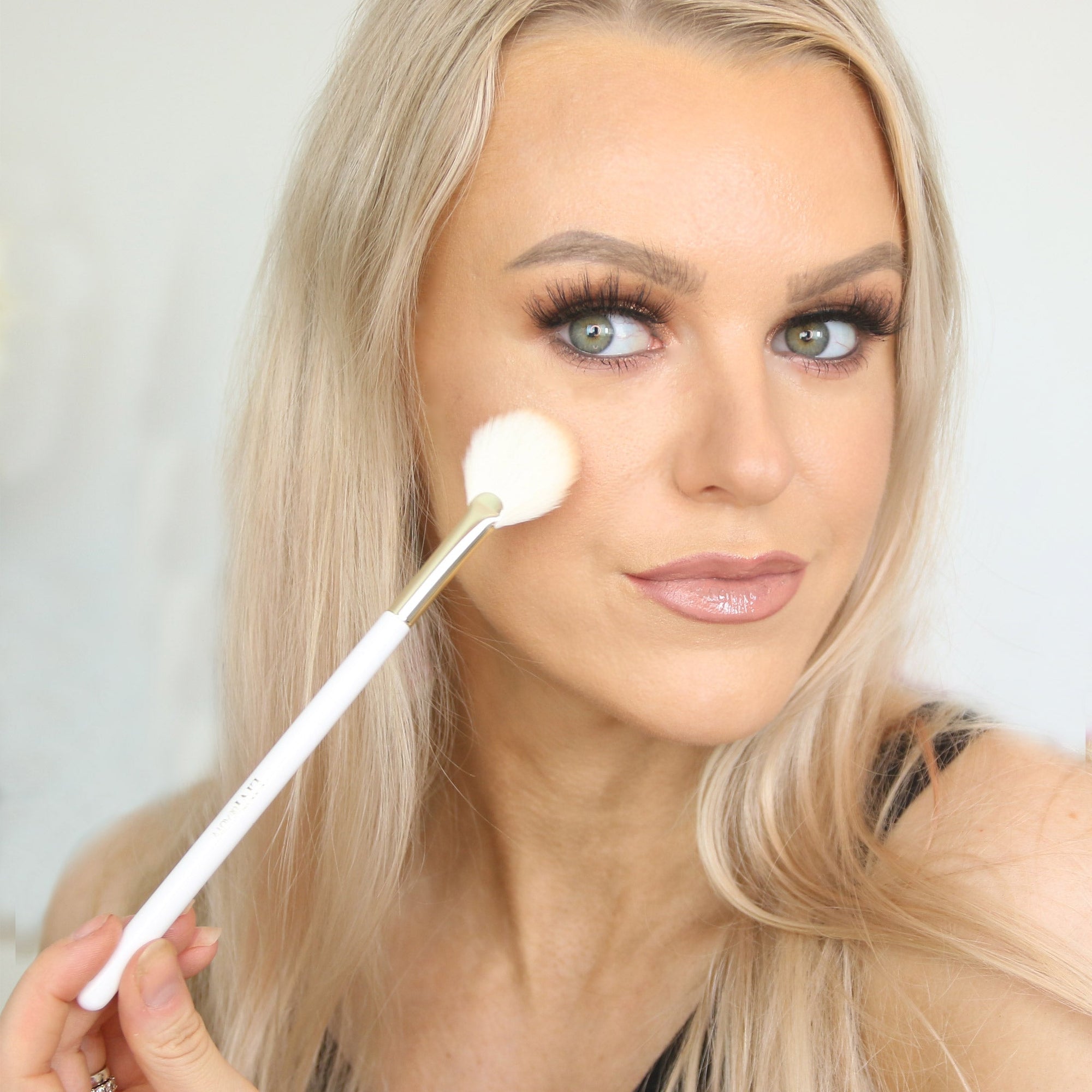 MAKE ME GLOW BRUSH Makeup Brushes LIVI BEAUTY 